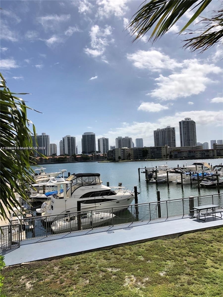 18051 Biscayne Blvd - Photo 2