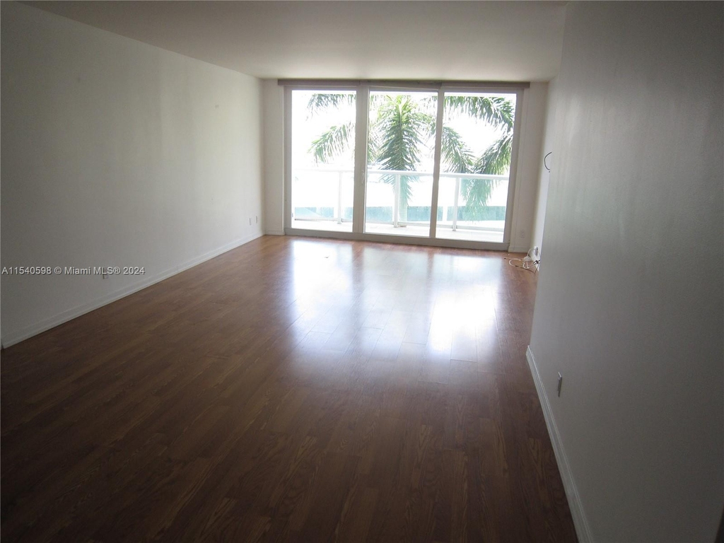 100 Bayview Dr - Photo 2