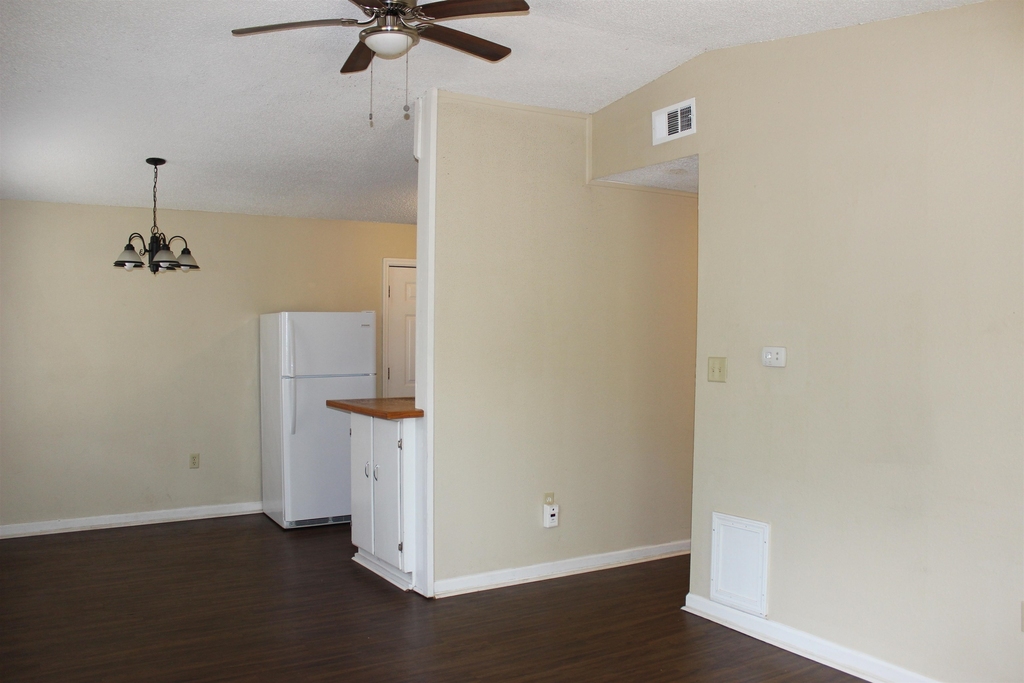 1126 N M L King Boulevard - Photo 3