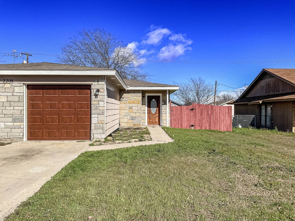 2208 Shoemaker Dr - Photo 2