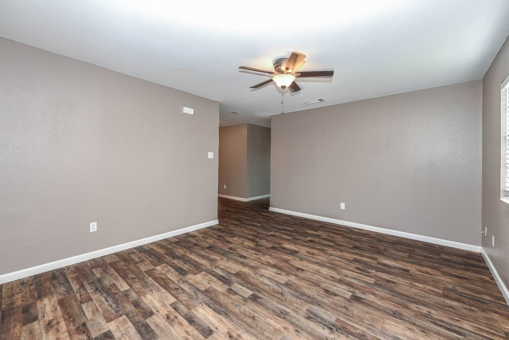 2208 Shoemaker Dr - Photo 3