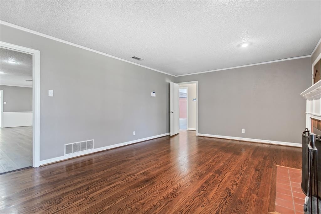 9306 Forest Hills Boulevard - Photo 5