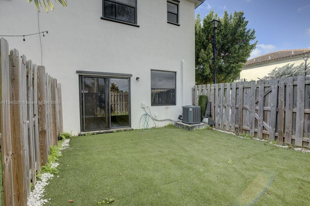11429 Sw 248th Ter - Photo 18