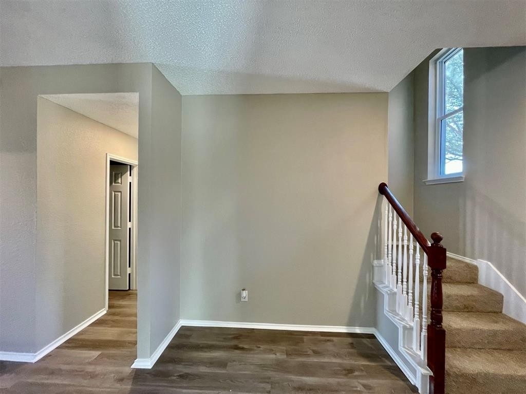 2852 Clear Creek Drive - Photo 3