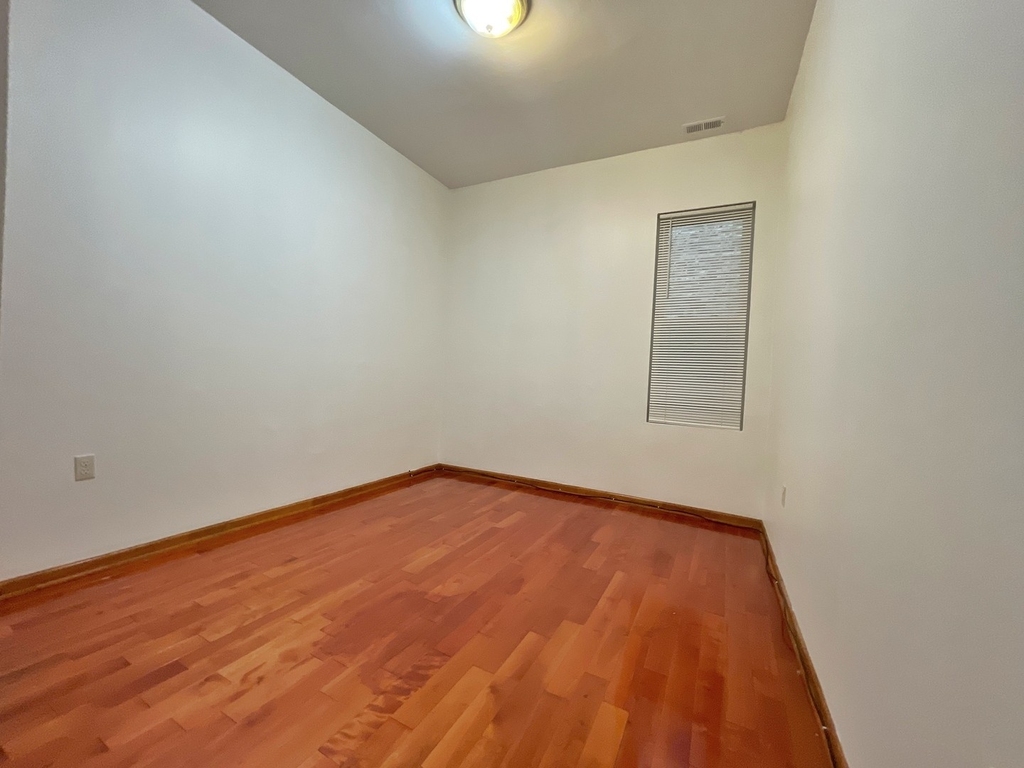 1343 W 18th Street - Photo 10