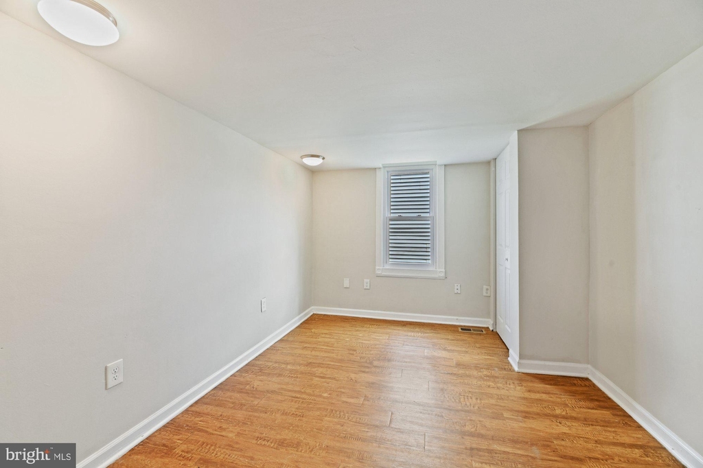 240 Riverview Avenue - Photo 18