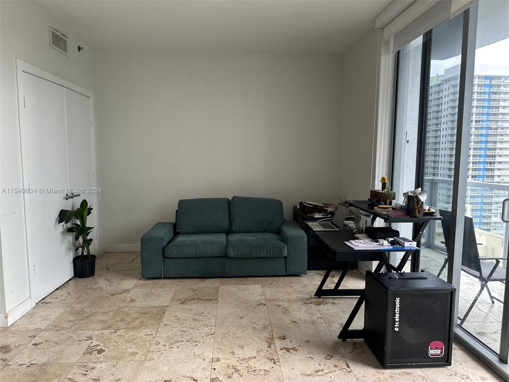 1060 Brickell Ave - Photo 4