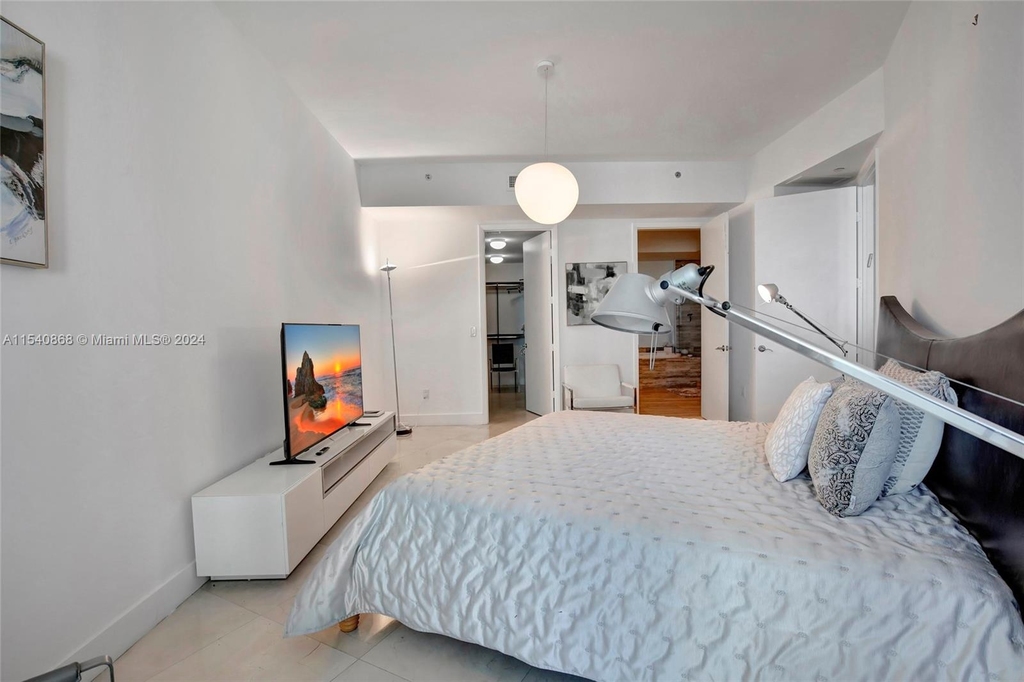 15811 Collins Ave - Photo 19