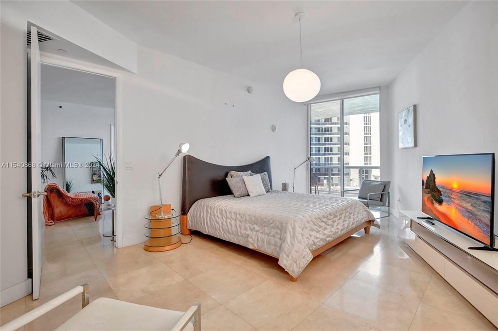 15811 Collins Ave - Photo 17