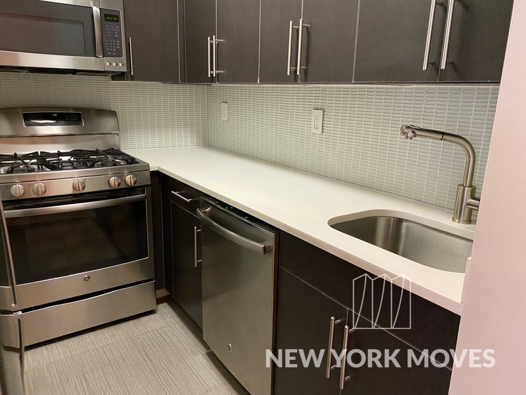 West 53rd Street | Hell's Kitchen  - Photo 8