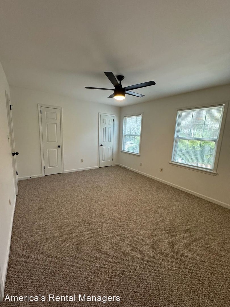 1615 Ashwood Lane E - Photo 8