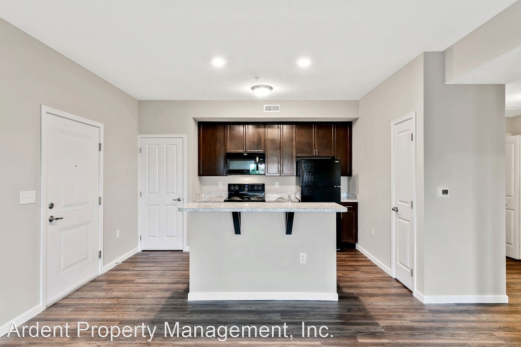 4100 Lakeview Crossing - Photo 1
