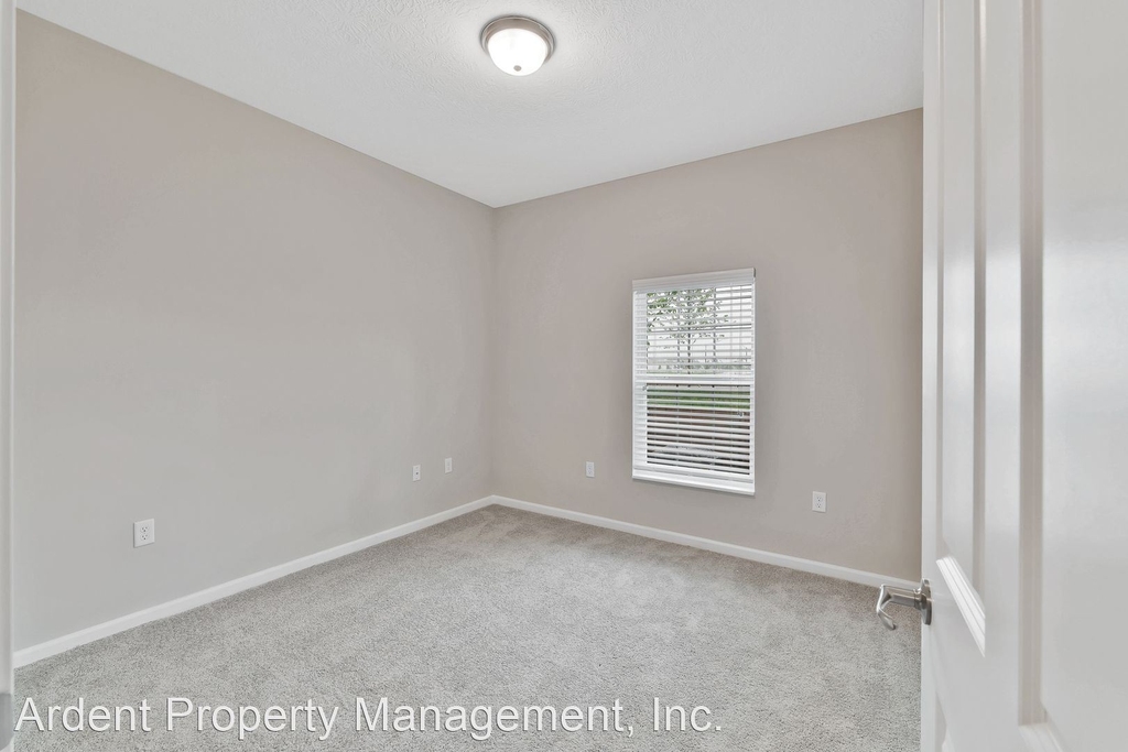 4100 Lakeview Crossing - Photo 6