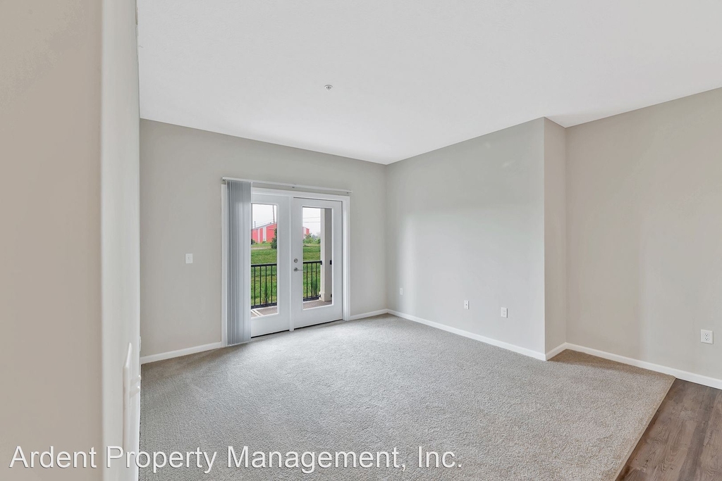 4100 Lakeview Crossing - Photo 4