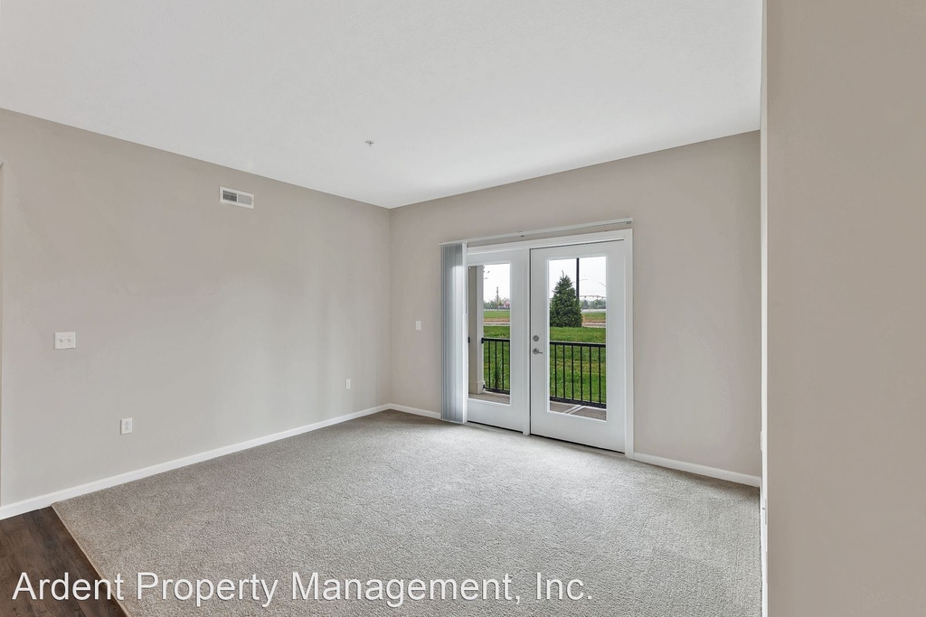 4100 Lakeview Crossing - Photo 3