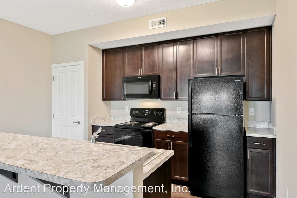 4100 Lakeview Crossing - Photo 0