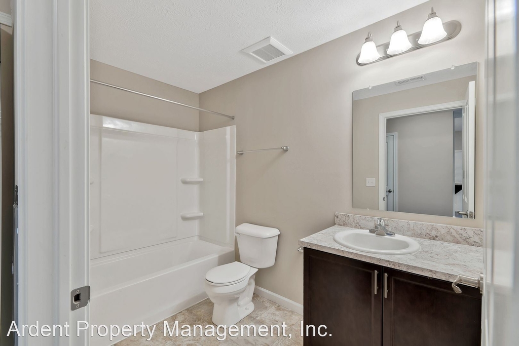 4100 Lakeview Crossing - Photo 9