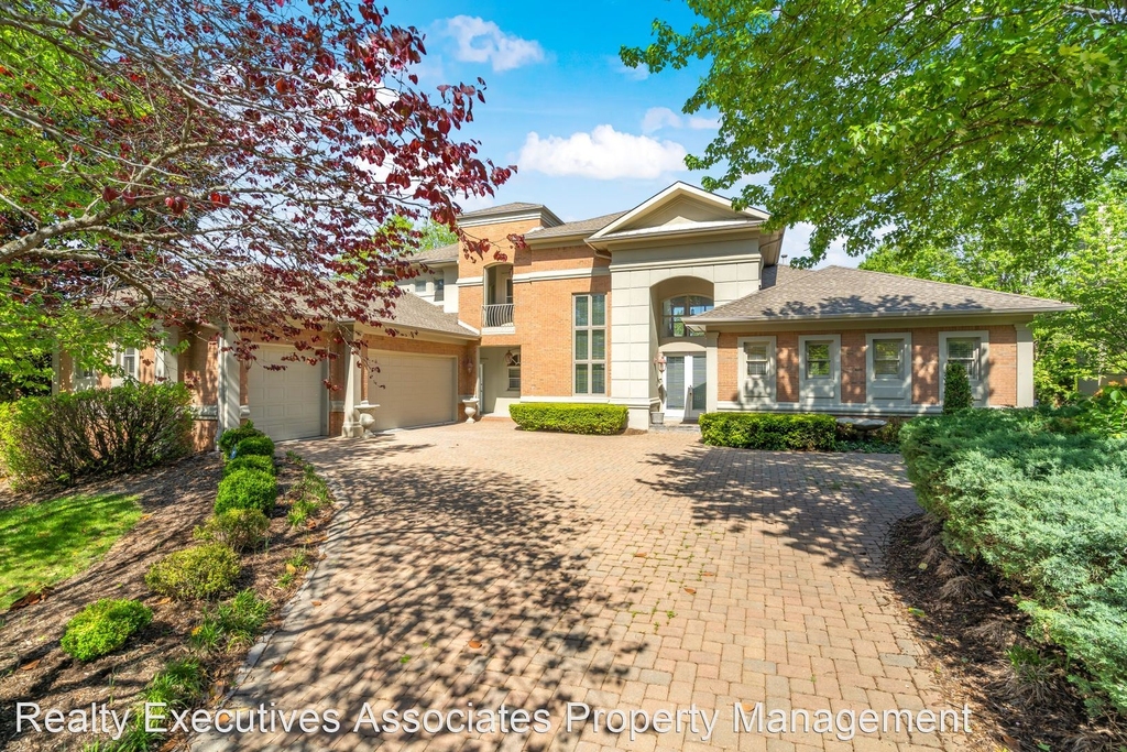 900 Fairway Oaks Lane - Photo 2