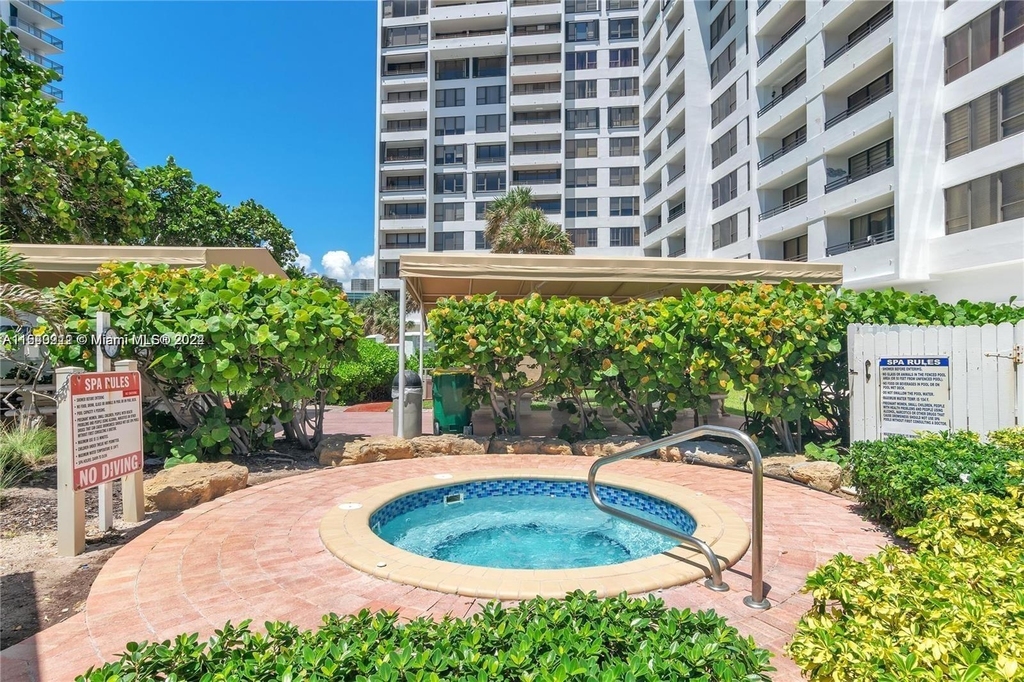 3505 S Ocean Dr - Photo 2