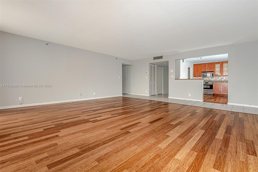 8877 Collins Avenue - Photo 2