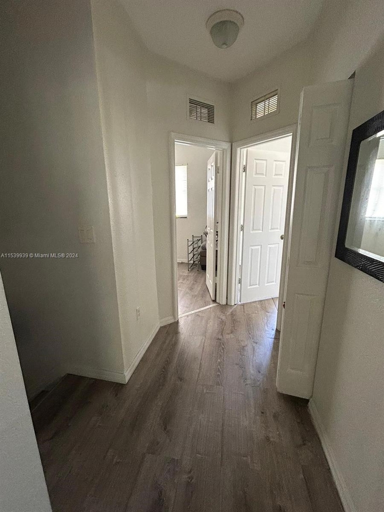 3924 Sw 52nd Ave - Photo 2