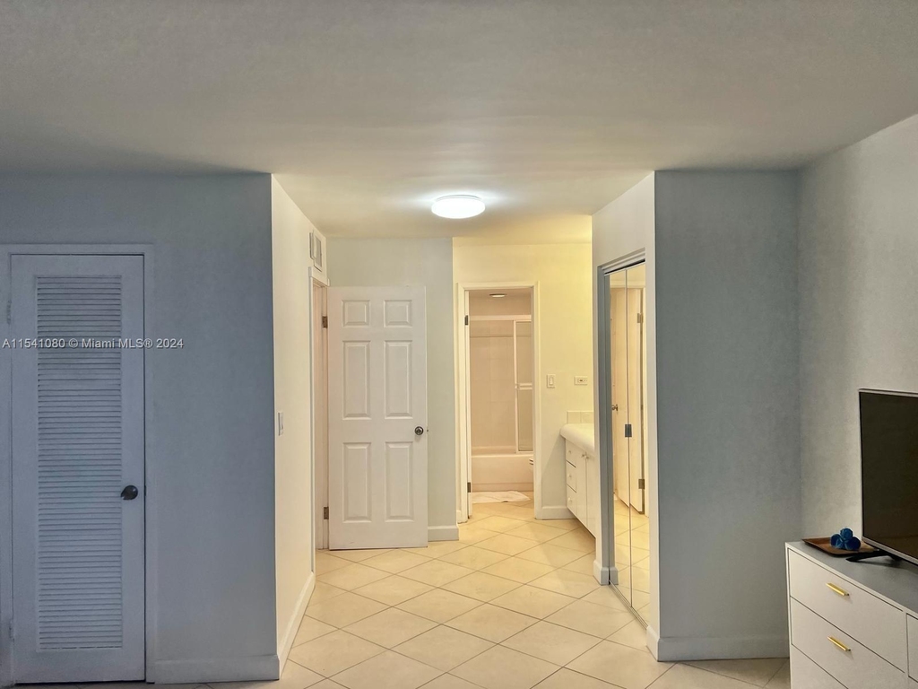 7135 Collins Ave - Photo 8