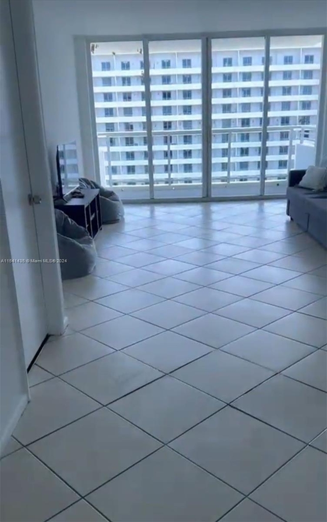 5600 Collins Ave - Photo 2