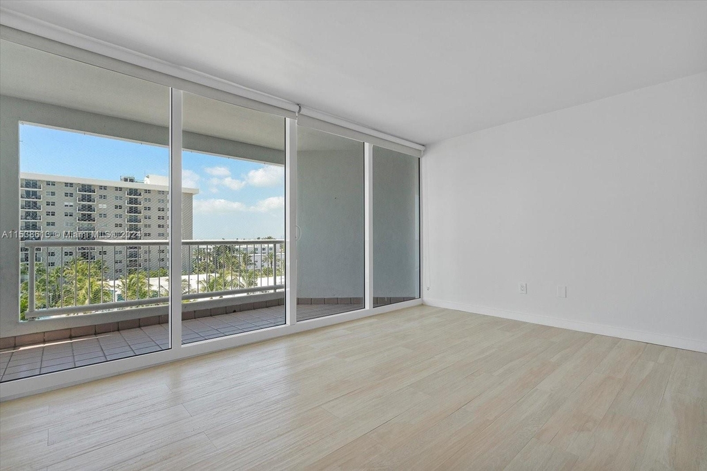 9341 Collins Ave - Photo 30