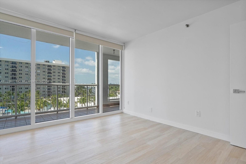 9341 Collins Ave - Photo 28