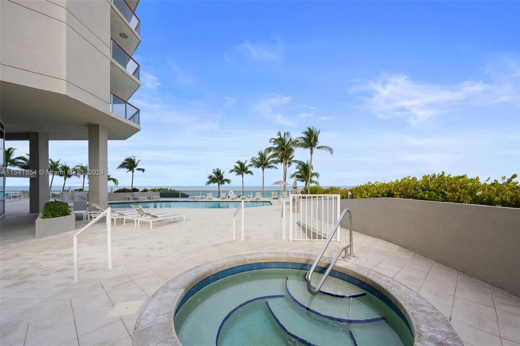 6767 Collins Ave - Photo 23