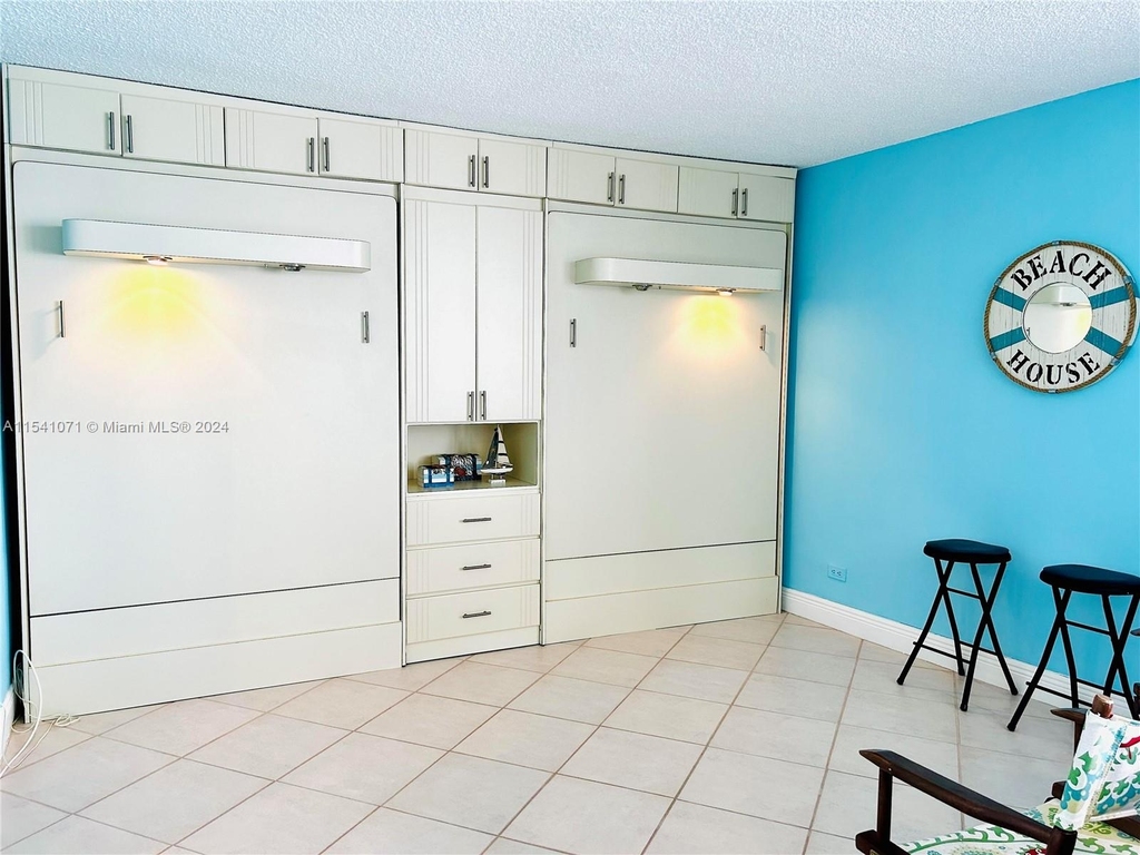 6039 W Collins Ave - Photo 10