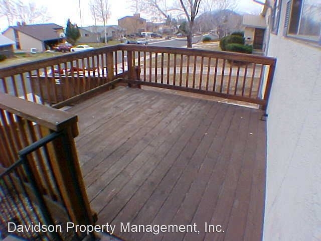 650 Paradise Ln - Photo 1