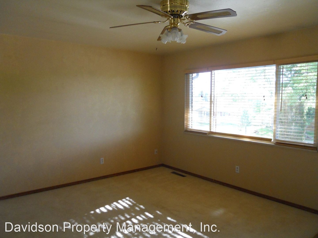 650 Paradise Ln - Photo 5