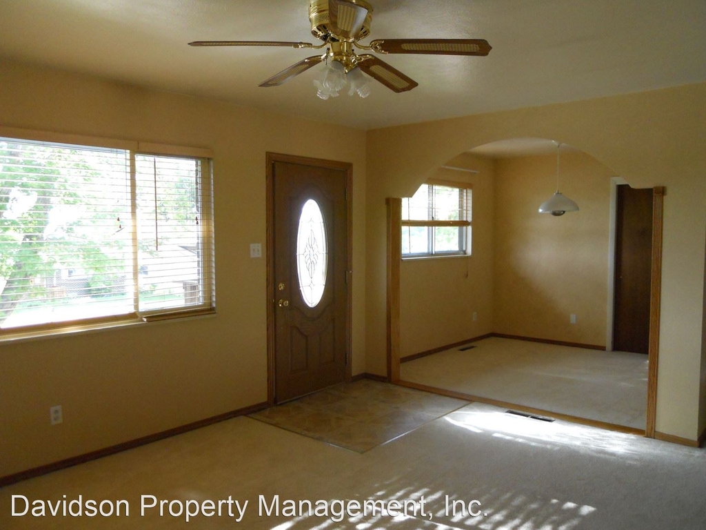 650 Paradise Ln - Photo 2