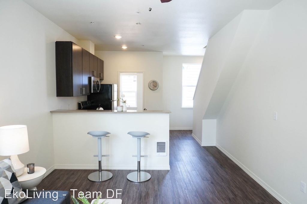 7210 N Burlington Ave. - Photo 2