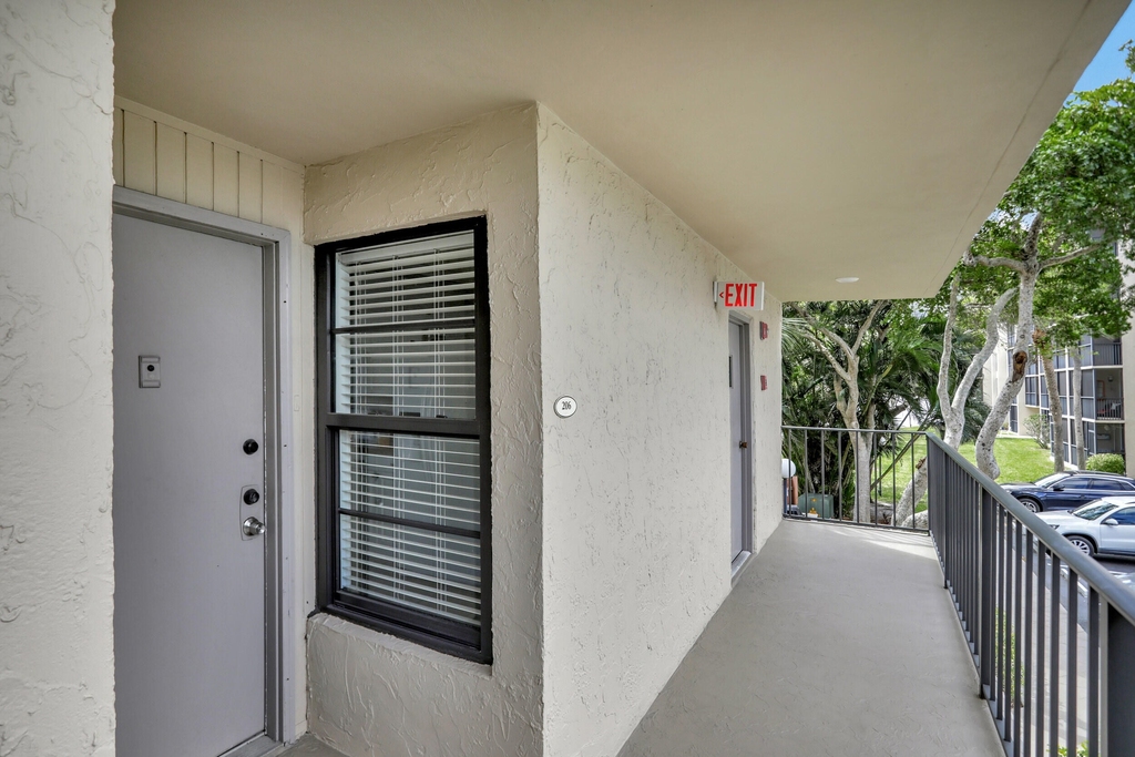 13 Royal Palm Way - Photo 17