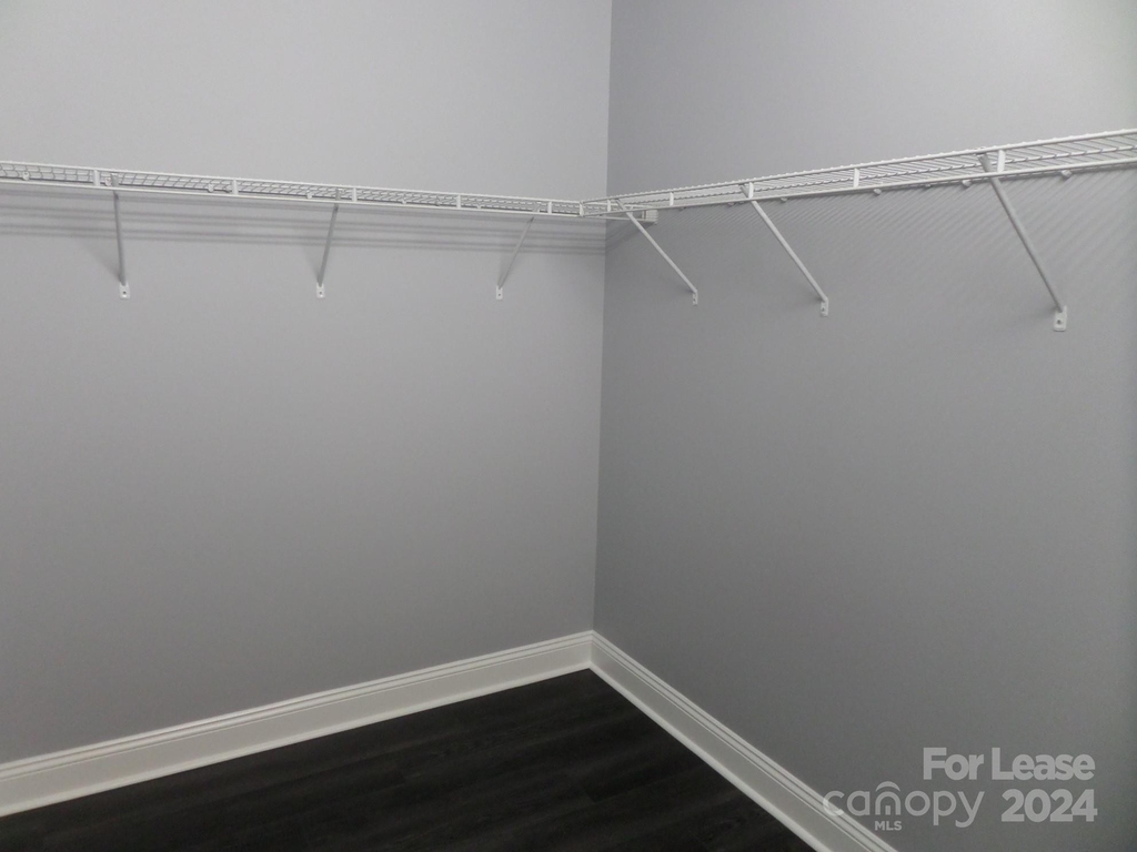 701 Royal Court - Photo 9