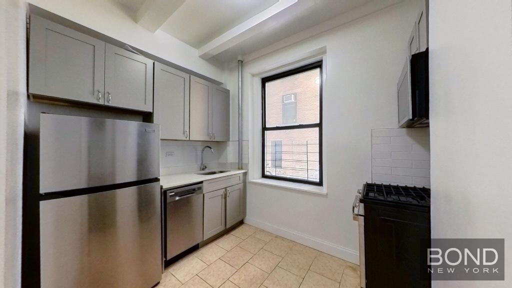 325 West 77th Street - Photo 4