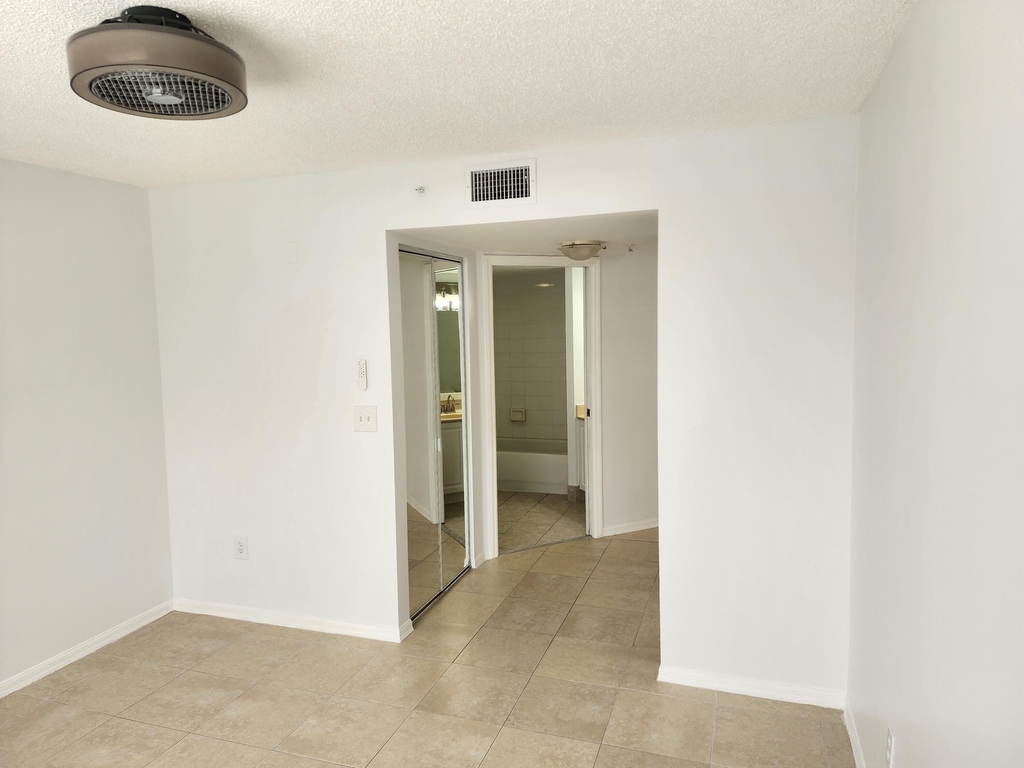 400 N Crestwood Court - Photo 11