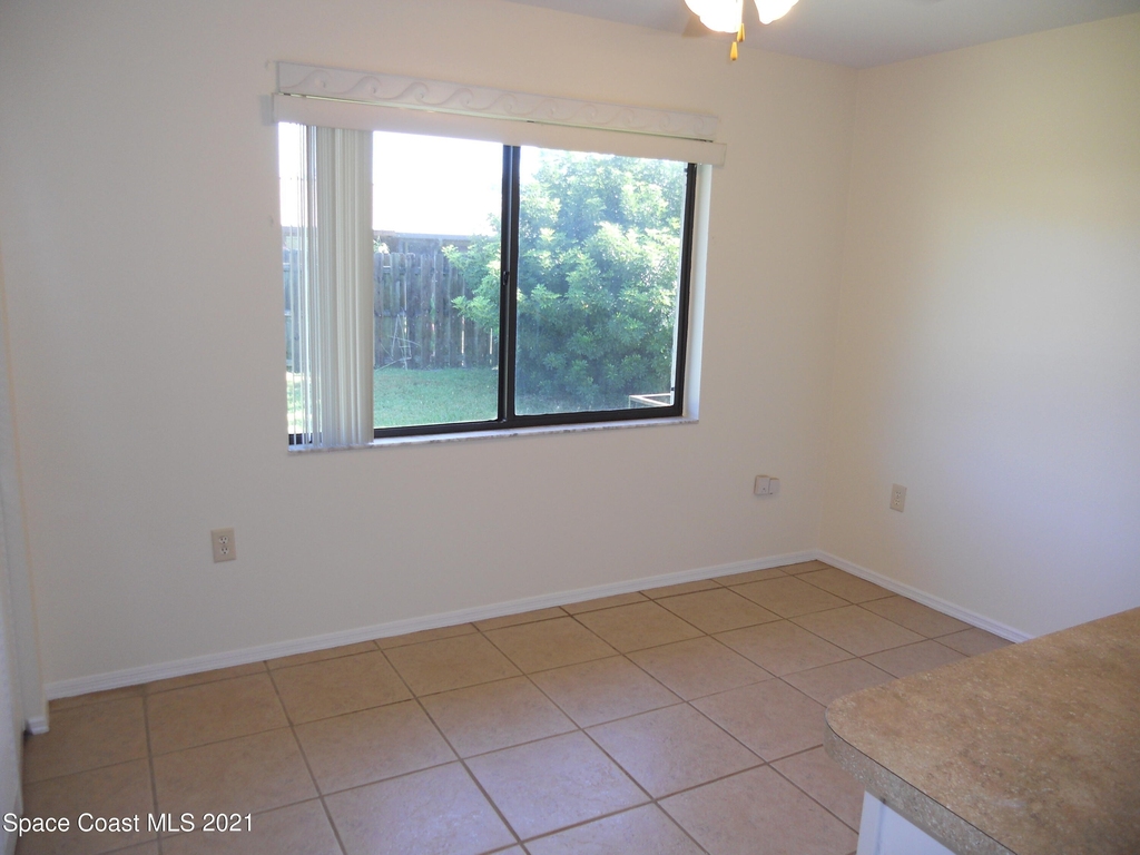 2130 Foxwood Drive - Photo 3