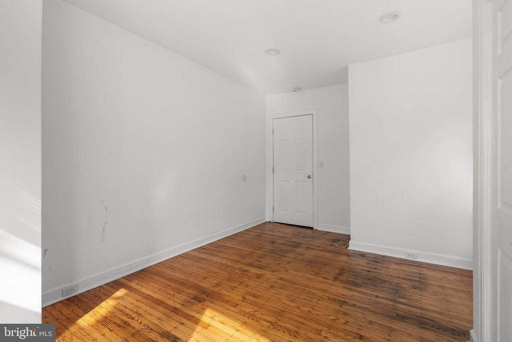 2942 W Girard Avenue - Photo 8