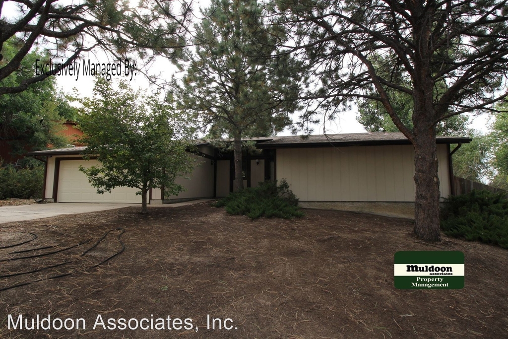 2951 Keystone Cir - Photo 0