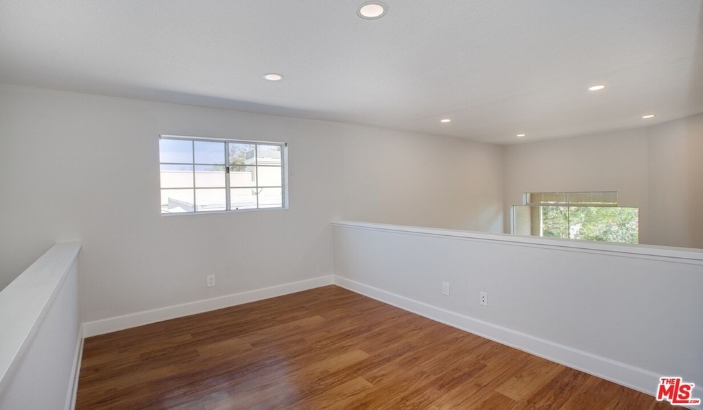 1420 Peerless Place - Photo 2