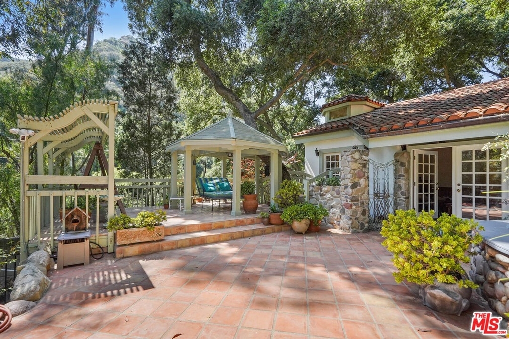 964 Old Topanga Canyon Rd - Photo 2