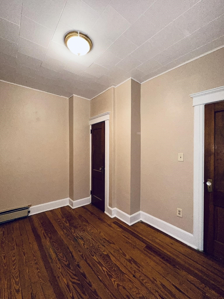 128 West 19th St - Photo 2