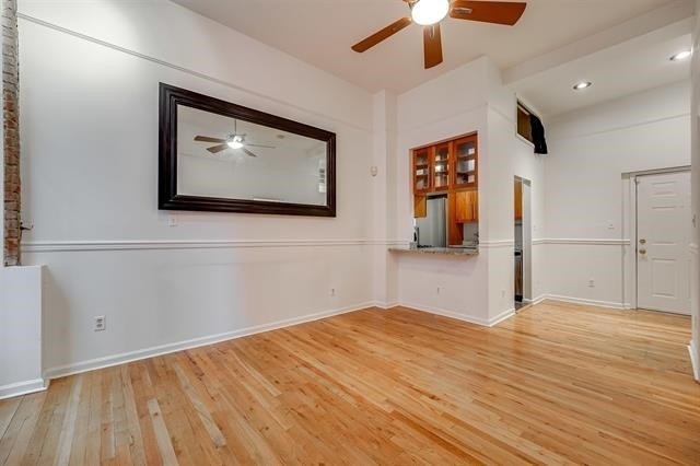 1015 Grand St - Photo 3