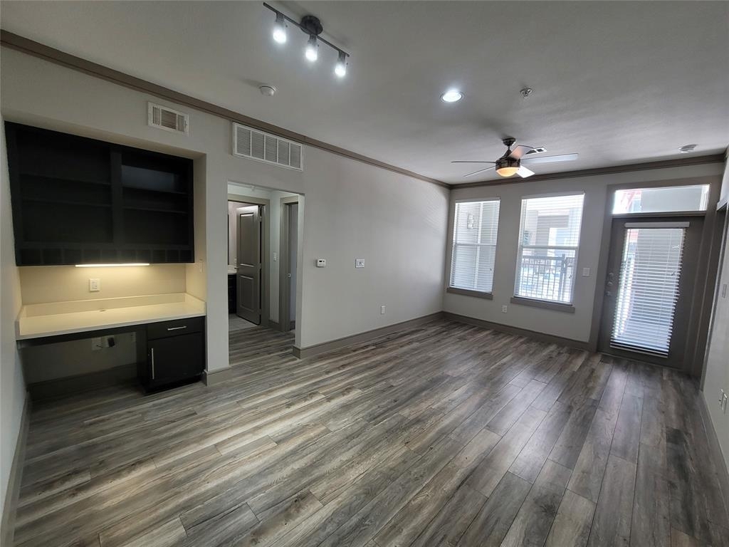 180 W Gray Street - Photo 3