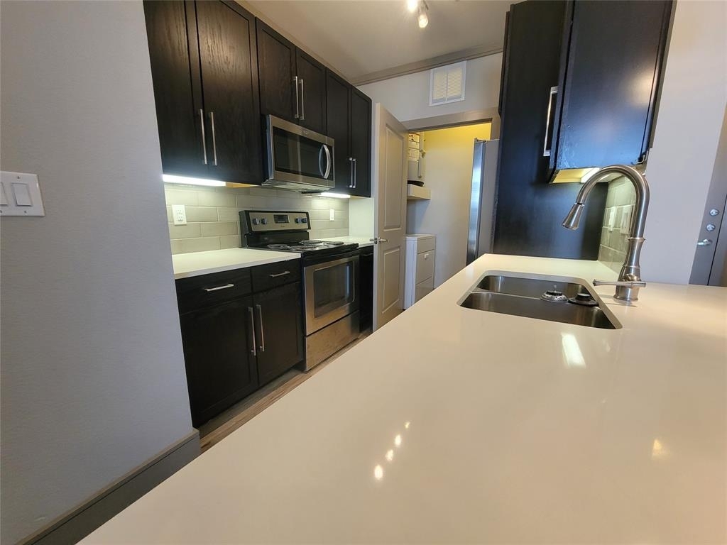 180 W Gray Street - Photo 2