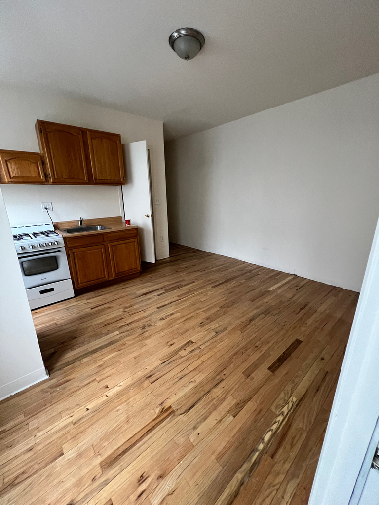 328 East 14th Street - Photo 1