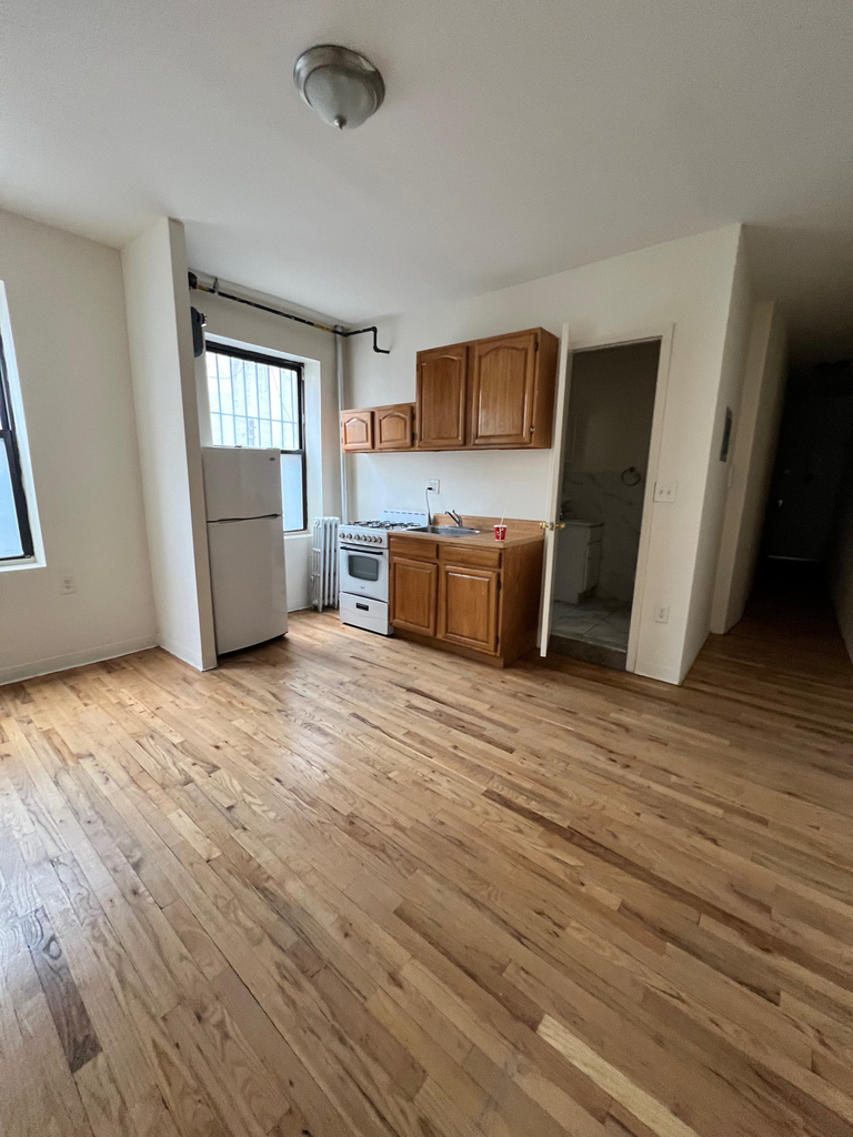 328 East 14th Street - Photo 4